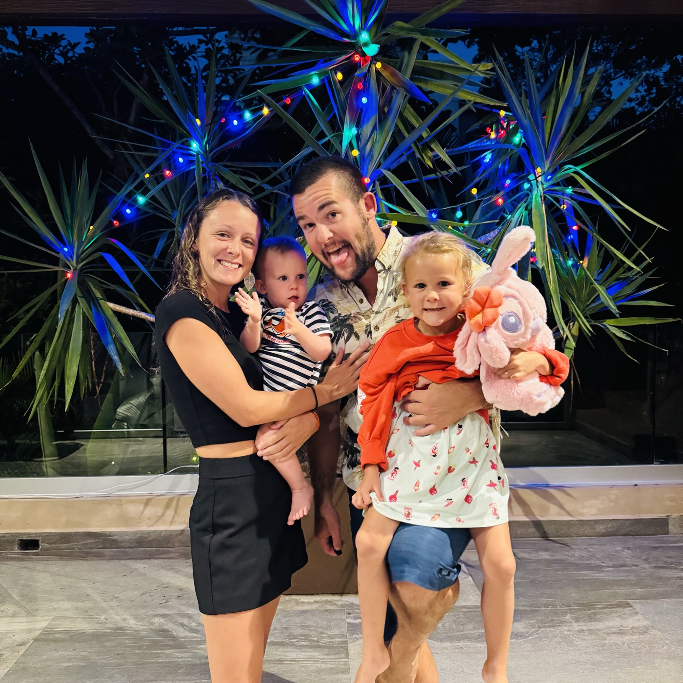 Mick, Camille et leurs deux enfants